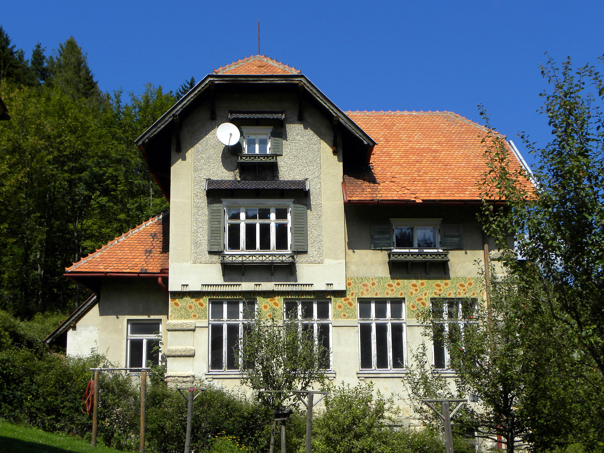 Volksschule, Semmering (Photo license: CC-BY-SA 3.0)